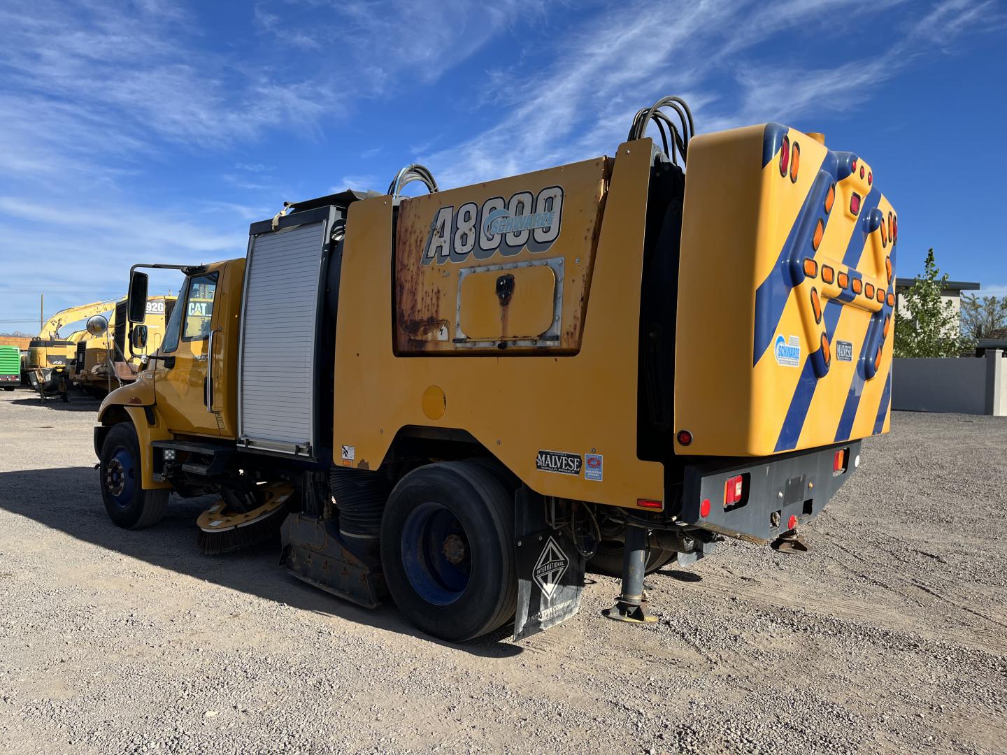 CAMION CON BARREDORA SCHWARZE A8000 